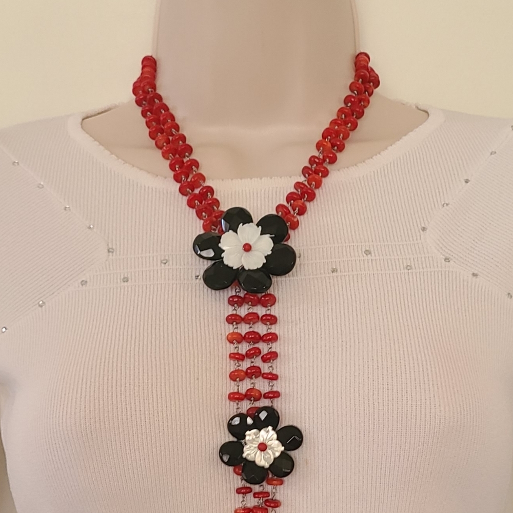 Beautiful Beaded Floral Necklace - Picture 2 of 5